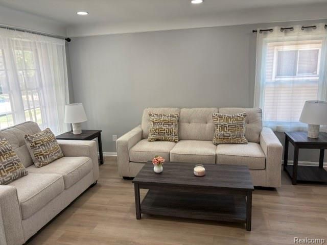 7210 Buckingham Ave, Allen Park, MI 48101