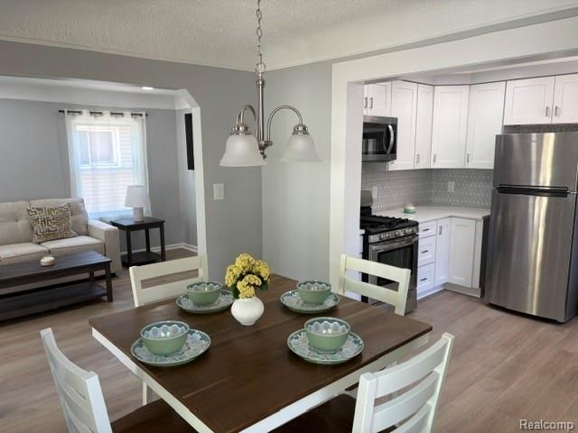 7210 Buckingham Ave, Allen Park, MI 48101