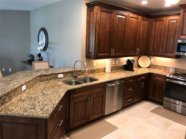 7730 34TH AVENUE W 101, Bradenton, FL 34209