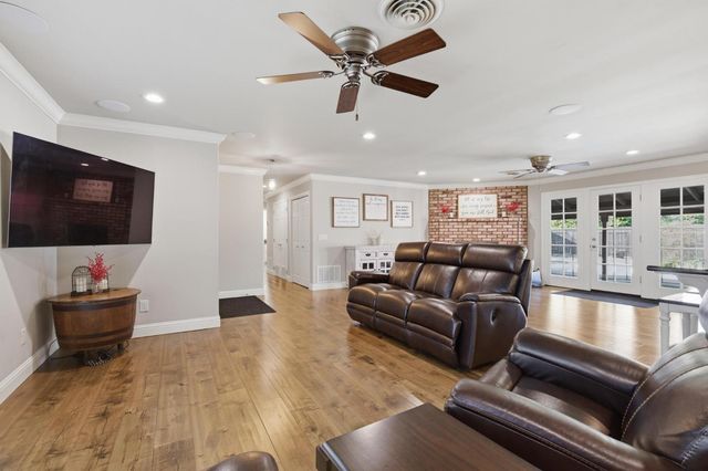 1601 Sharon Dr, Yuba City, CA 95993