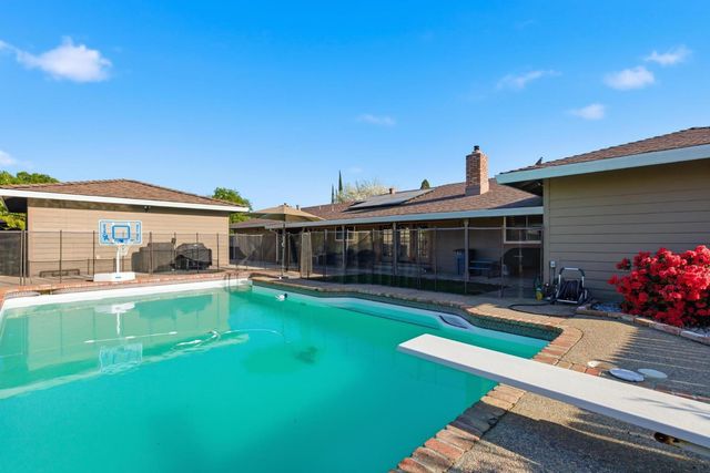 1601 Sharon Dr, Yuba City, CA 95993