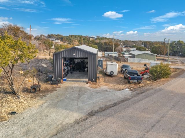 1030 Comanche Cove Drive, Granbury, TX 76048