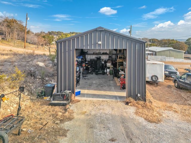 1030 Comanche Cove Drive, Granbury, TX 76048