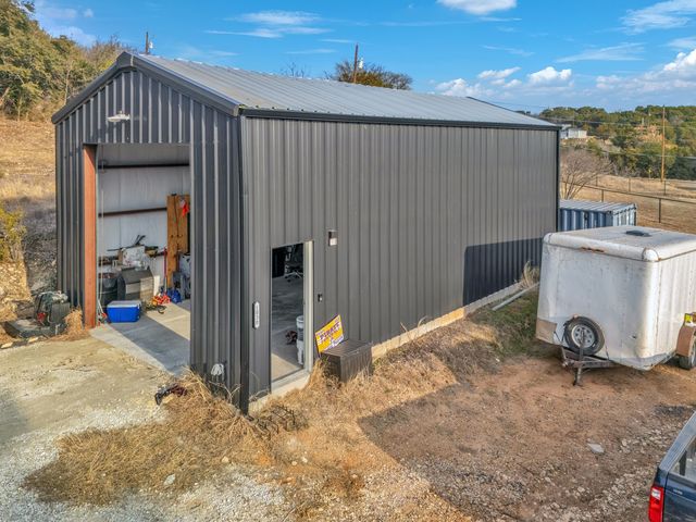 1030 Comanche Cove Drive, Granbury, TX 76048