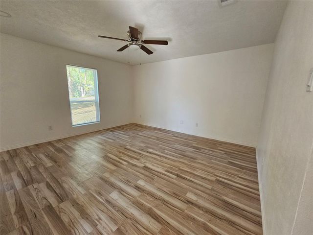 105 E Wavy Oak Circle, The Woodlands, TX 77381