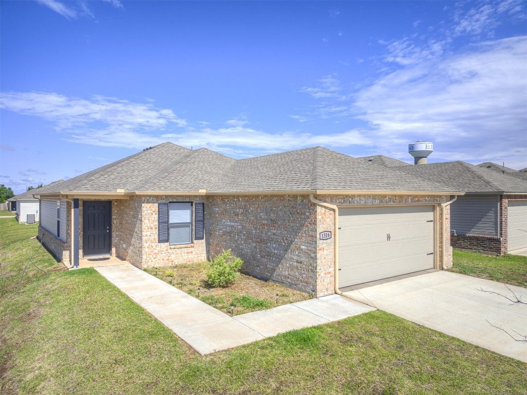 1316 Chuck Wagon Drive, El Reno, OK 73036