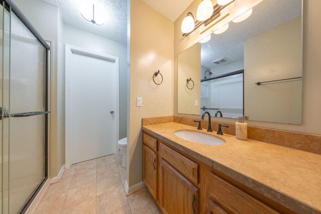 6381 Ewen Circle, Grove City, OH 43123