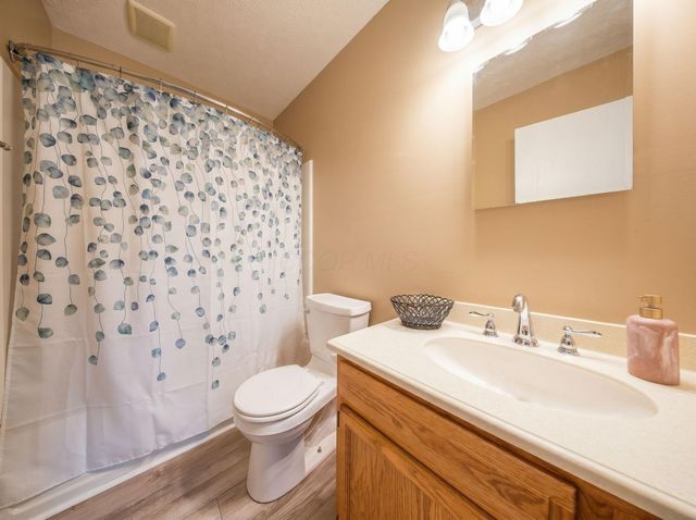 6381 Ewen Circle, Grove City, OH 43123