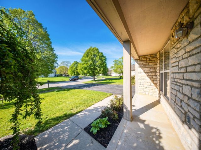 6381 Ewen Circle, Grove City, OH 43123