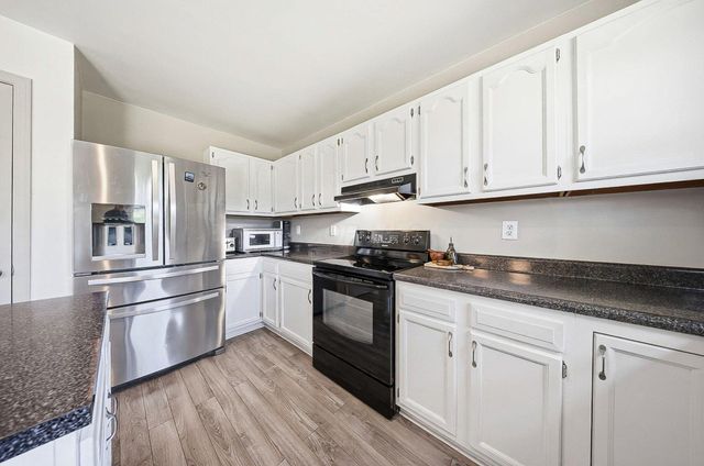 6381 Ewen Circle, Grove City, OH 43123