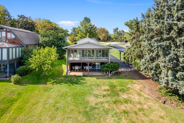 22 HOLIDAY Drive, Lake Holiday, IL 60552