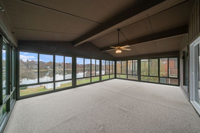 22 HOLIDAY Drive, Lake Holiday, IL 60552