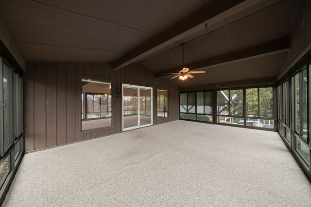 22 HOLIDAY Drive, Lake Holiday, IL 60552