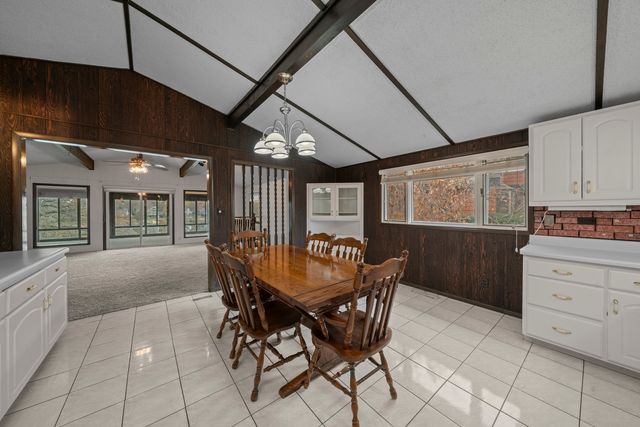 22 HOLIDAY Drive, Lake Holiday, IL 60552