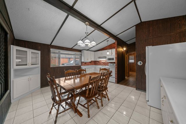 22 HOLIDAY Drive, Lake Holiday, IL 60552