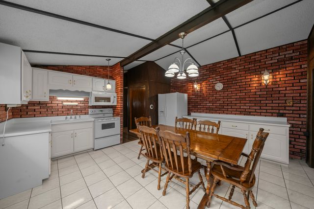 22 HOLIDAY Drive, Lake Holiday, IL 60552