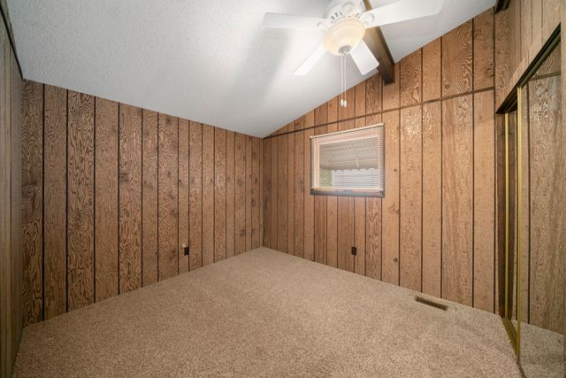 22 HOLIDAY Drive, Lake Holiday, IL 60552