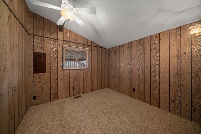 22 HOLIDAY Drive, Lake Holiday, IL 60552