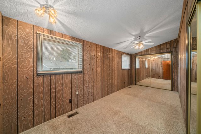 22 HOLIDAY Drive, Lake Holiday, IL 60552