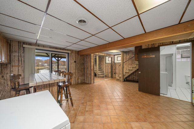 22 HOLIDAY Drive, Lake Holiday, IL 60552