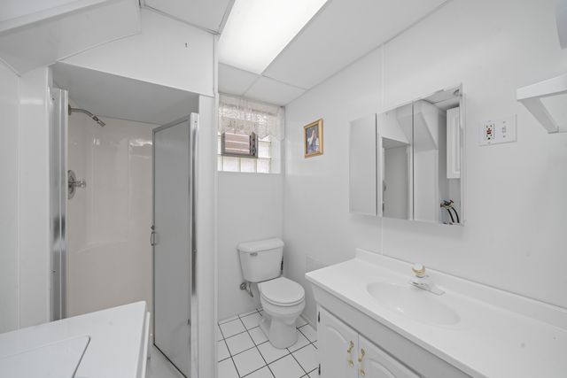 22 HOLIDAY Drive, Lake Holiday, IL 60552