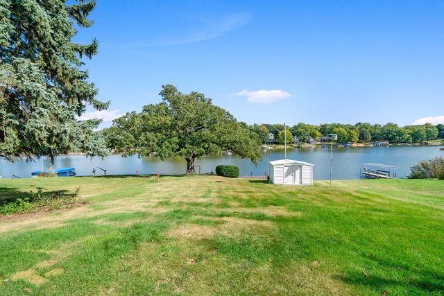22 HOLIDAY Drive, Lake Holiday, IL 60552