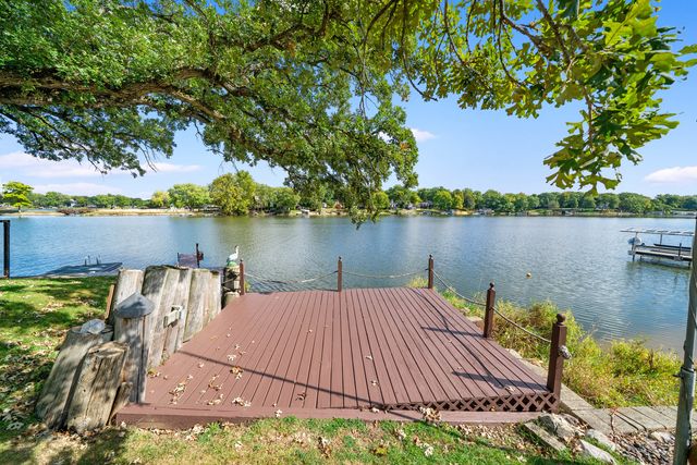 22 HOLIDAY Drive, Lake Holiday, IL 60552