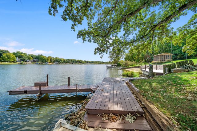 22 HOLIDAY Drive, Lake Holiday, IL 60552