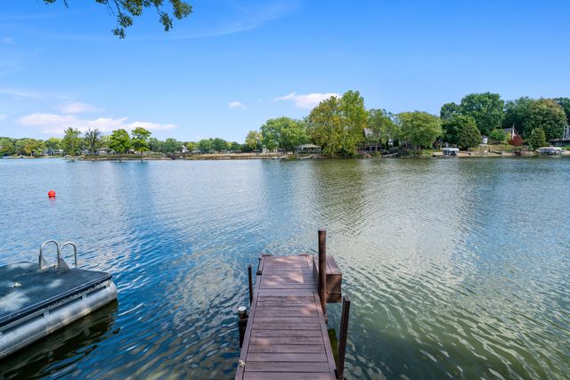 22 HOLIDAY Drive, Lake Holiday, IL 60552