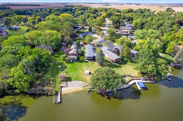 22 HOLIDAY Drive, Lake Holiday, IL 60552