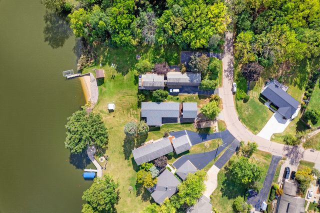 22 HOLIDAY Drive, Lake Holiday, IL 60552