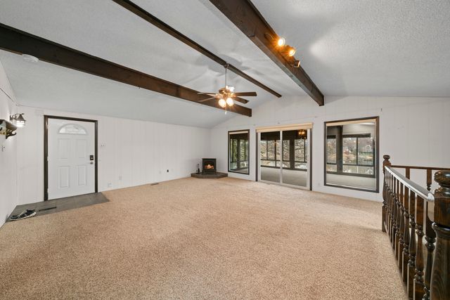 22 HOLIDAY Drive, Lake Holiday, IL 60552