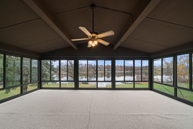 22 HOLIDAY Drive, Lake Holiday, IL 60552