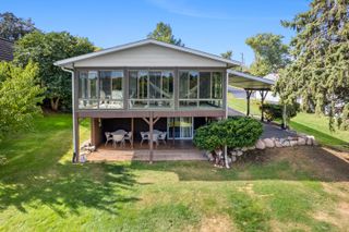 22 HOLIDAY Drive, Lake Holiday, IL 60552