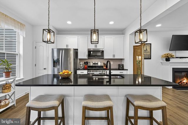 101 UNION RIDGE DR, Charles Town, WV 25414