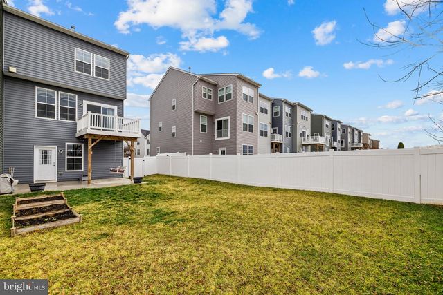 101 UNION RIDGE DR, Charles Town, WV 25414