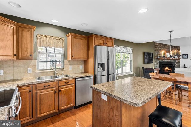 2 WATER LEAF RD, Lancaster, PA 17603