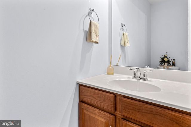 2 WATER LEAF RD, Lancaster, PA 17603
