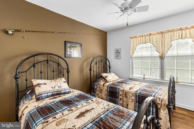 2 WATER LEAF RD, Lancaster, PA 17603