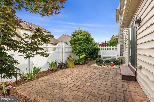 2 WATER LEAF RD, Lancaster, PA 17603