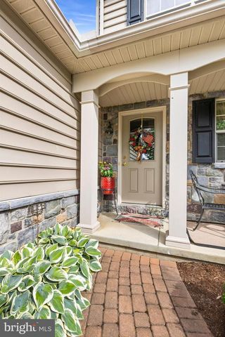2 WATER LEAF RD, Lancaster, PA 17603