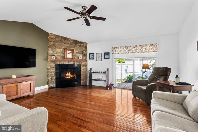 2 WATER LEAF RD, Lancaster, PA 17603