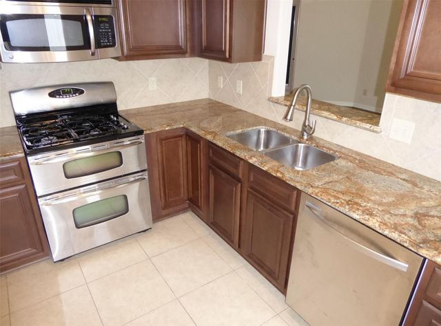 10225 Wood Fern Court, Conroe, TX 77385