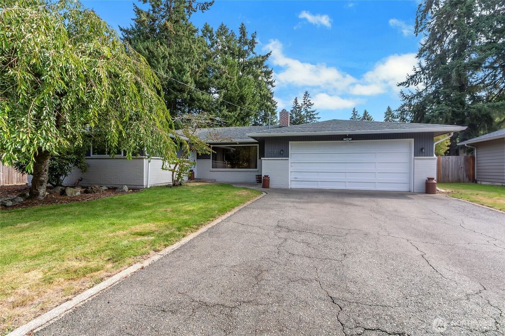 11013 Lundstrom Drive SW, Lakewood, WA 98498
