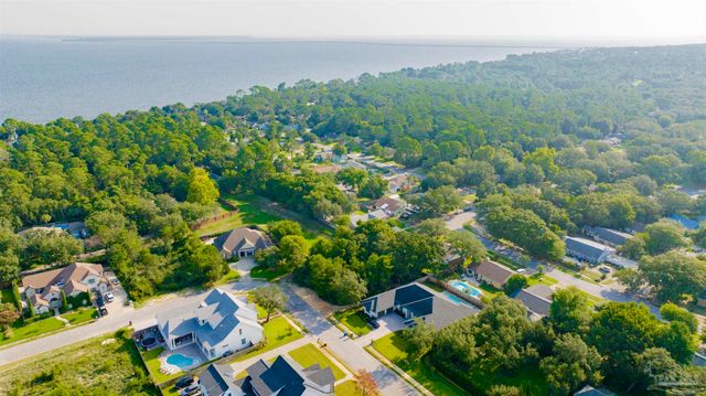 00 Manor Cir, Gulf Breeze, FL 32563