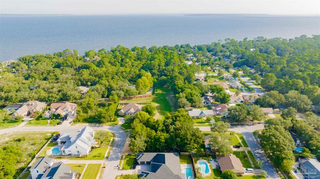 00 Manor Cir, Gulf Breeze, FL 32563