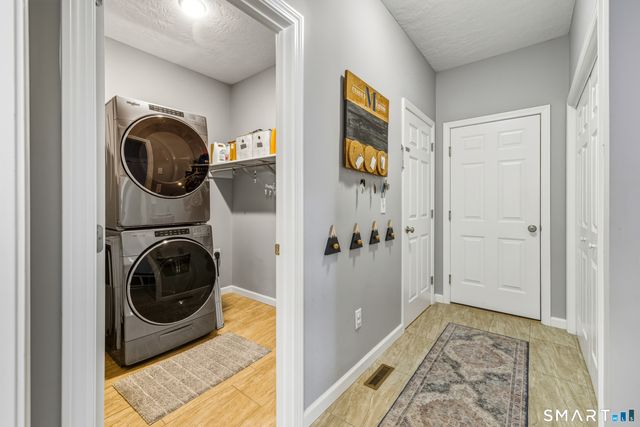 4 Jessie Lane, East Windsor, CT 06016