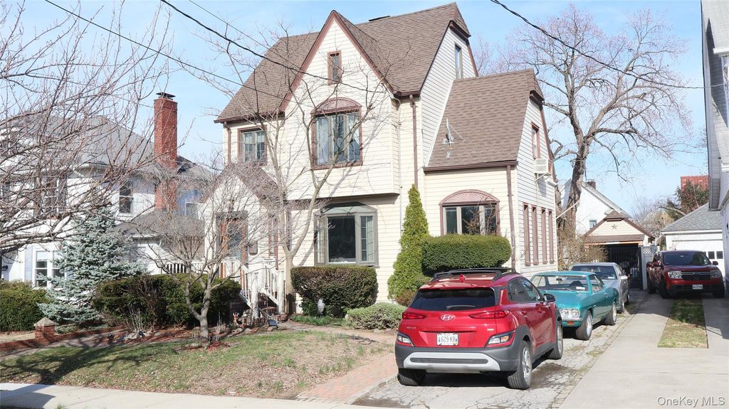 33-35 150th Place, Flushing, NY 11354