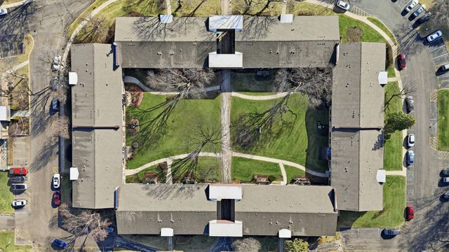 2620 N Windsor Drive 204, Arlington Heights, IL 60004