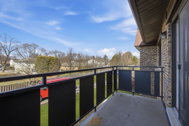 2620 N Windsor Drive 204, Arlington Heights, IL 60004